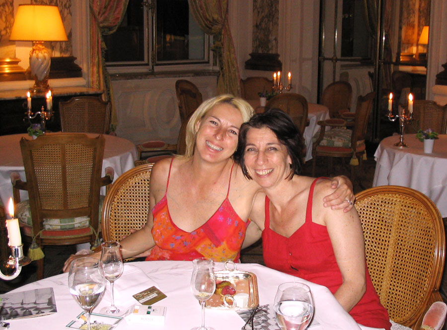 Ginni and Lisa.jpg 174.1K